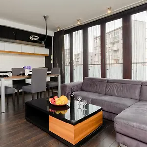 Srodmiescie Riverside Three-bedroom By Renters Warszawa